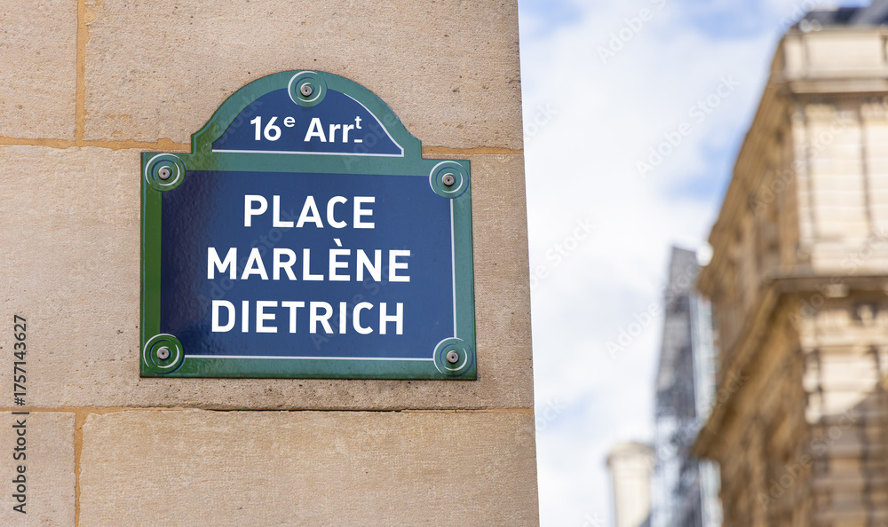 Naklejka premium La place Marlène Dietrich dans le quartier du 16e arrondissement de Paris en France.
