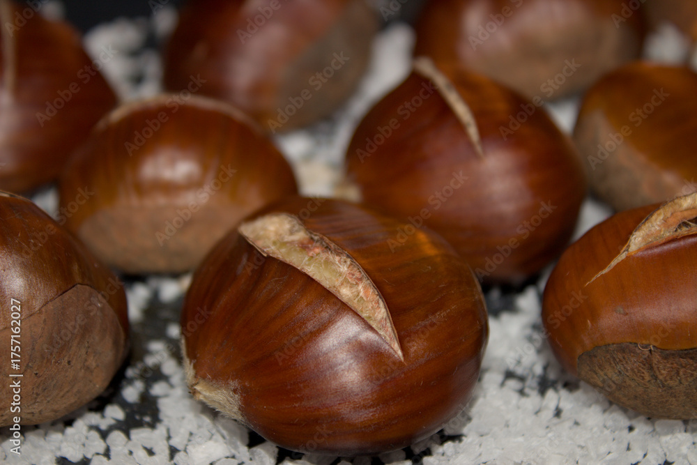 Fototapeta premium Baked chestnuts with salt at the base