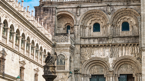 Puerta de las platerías de la catedral de Santiago de Compostela, España