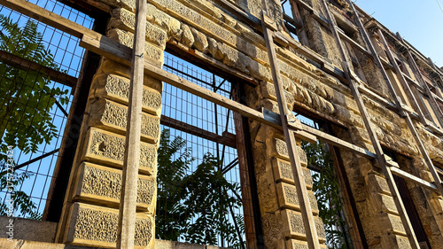 Konstfotografi Ancient, sunlit stone facade reimagines bygone festivals, archaeological mystery