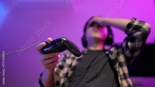 Quadro em tela Emotional angry mad furious talking in microphone video game loss addiction asia