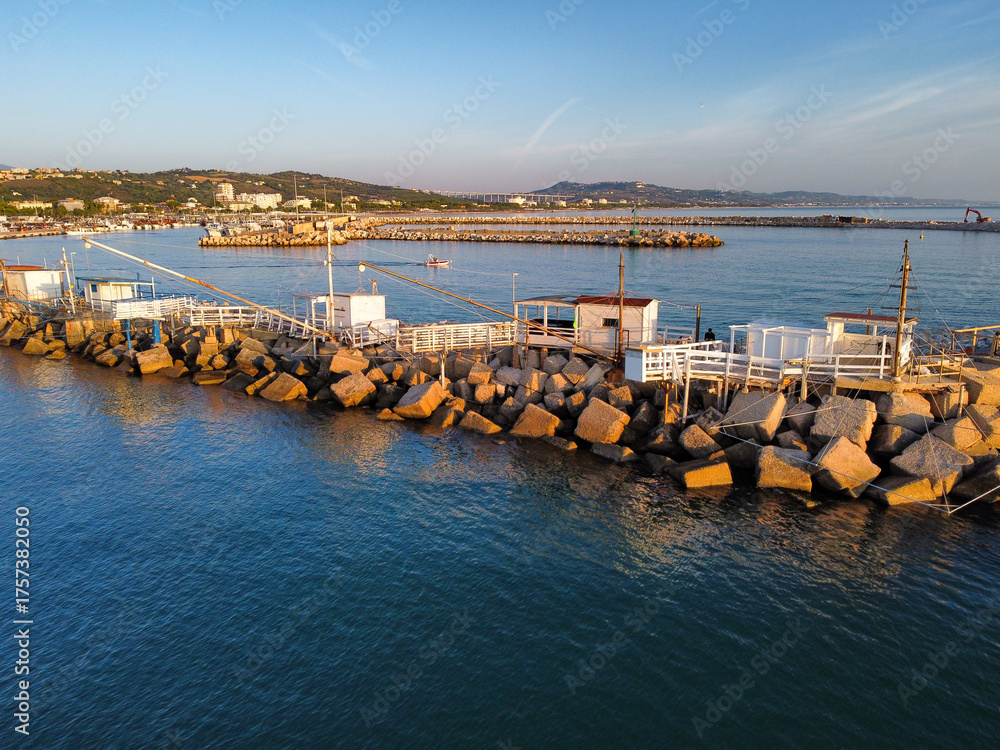 Obraz premium Aerial view of the traditional trabucchi on the pier of the port of Giulianova in Abruzzo.