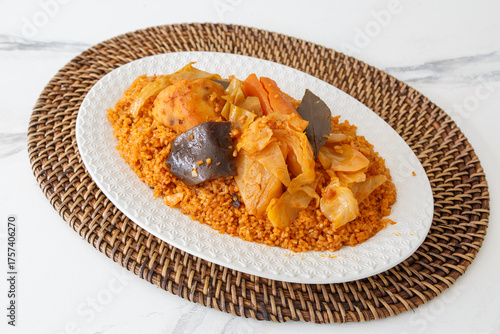 Thiep au poulet – plat traditionnel sénégalais à base de riz, légumes et épices, symbole de la cuisine africaine. Thiep, Tiep, Thiéb, Thiéboudienne, Tiep bou dien, Thieboudieune, Thieb au poulet, Tiep
