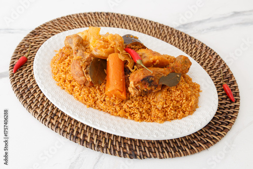 Thiep au poulet – plat traditionnel sénégalais à base de riz, légumes et épices, symbole de la cuisine africaine. Thiep, Tiep, Thiéb, Thiéboudienne, Tiep bou dien, Thieboudieune, Thieb au poulet, Tiep