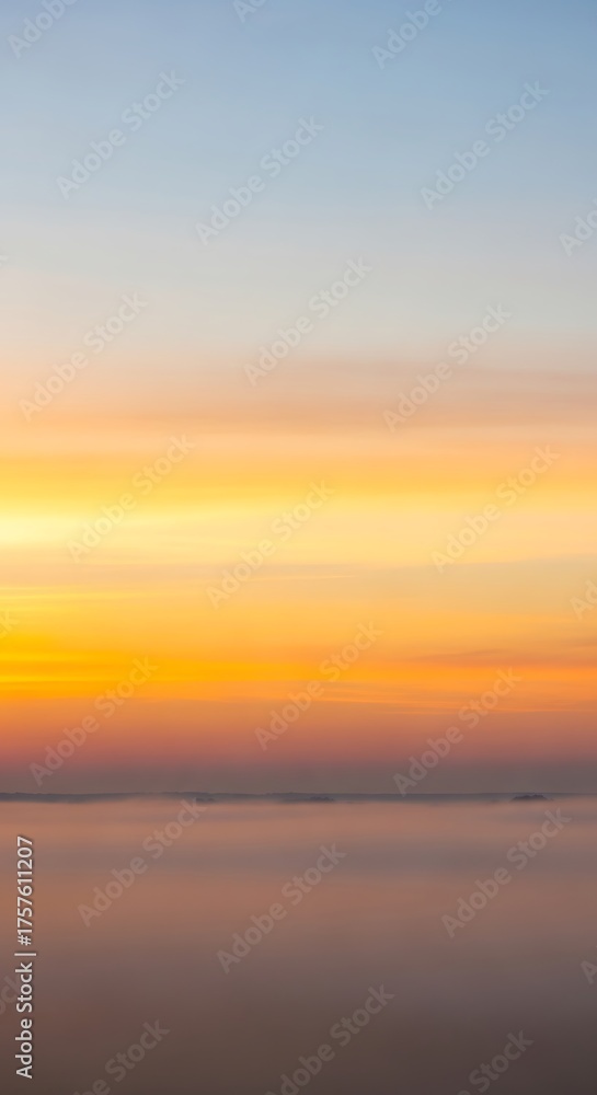 Obraz premium Vibrant Sunset Sky Over Calm Water Reflecting Colors.