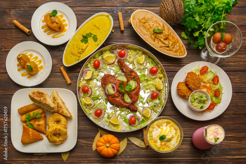Assortiment de plats sri-lankais – vue de dessus à 90°, cuisine traditionnelle colorée et épicée du Sri Lanka