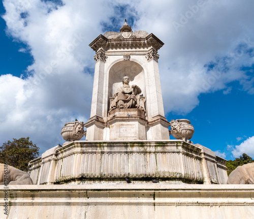 La fontaine Saint-Sulpice, place Saint-Sulpice, Paris, France