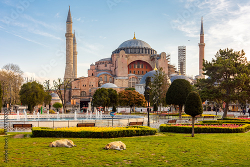 Fotografía Hagia Sophia Grand Mosque on Sultanahmet square in spring, Istanbul, Turkey
