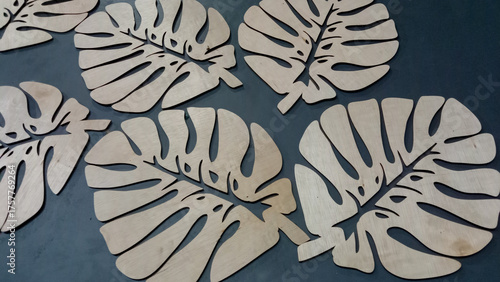 Brown wooden leaf wall decoration	