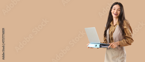 Beautiful businesswoman wit...