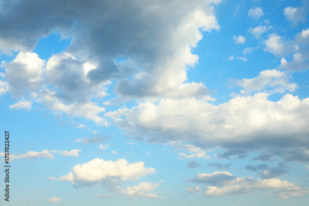 Obraz premium Beautiful view of blue sky with clouds as background