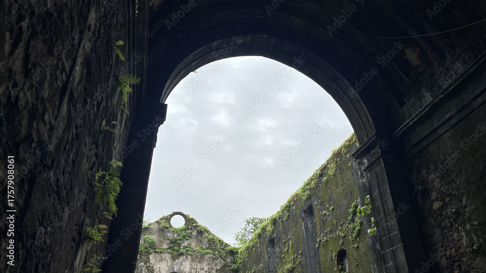 Fototapeta premium Curved Architectural Structure Top View at Vasai Fort