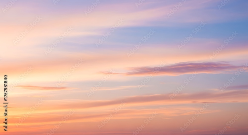Obraz premium Beautiful Pastel Sunset Sky with Wispy Clouds.