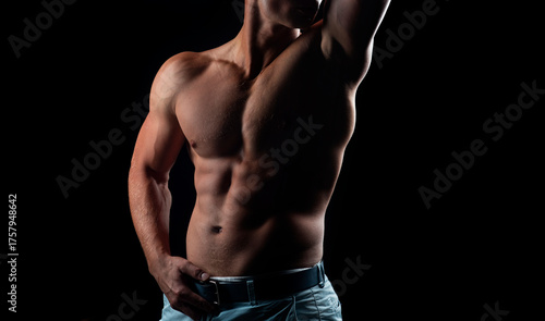 Obraz na plátně Mans powerful shoulders