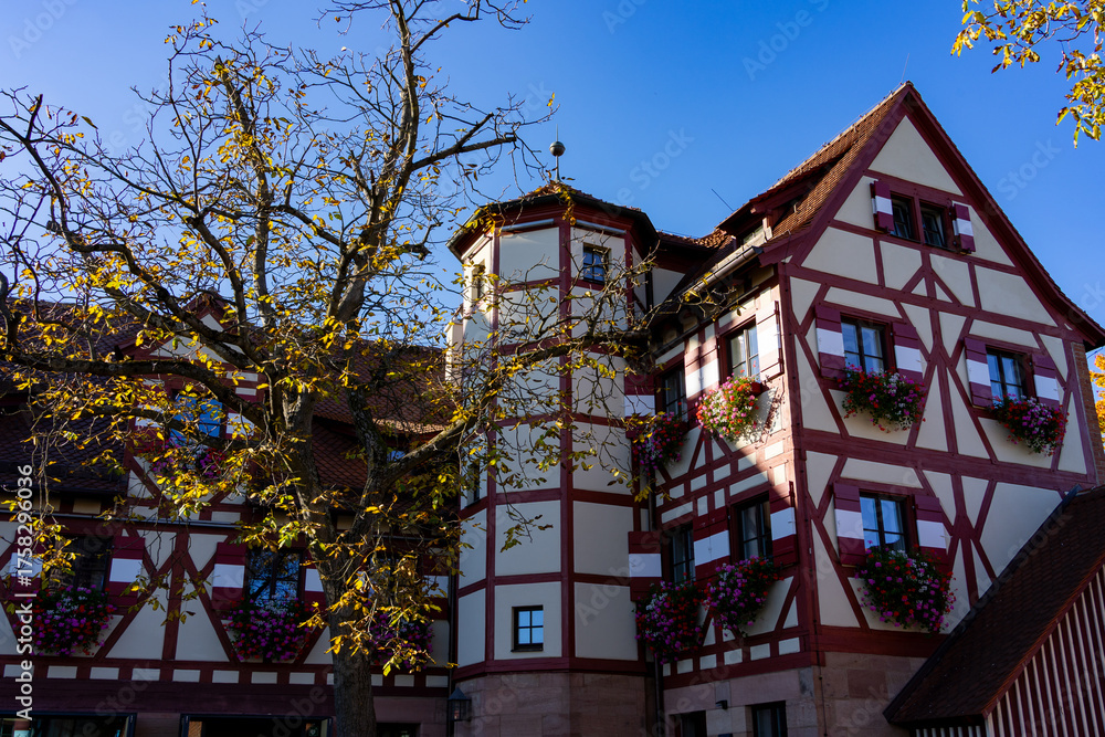Fototapeta premium Nürnberg in Bayern im Herbst