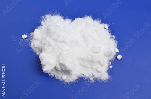 Inulin powder. Group of naturally occurring polysaccharides produced by many types of plant
