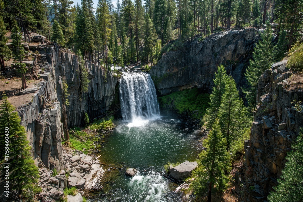 Fototapeta premium Devils Post Pile - Rainbow Falls: A Spectacular Waterfall in a Regrowing Forest