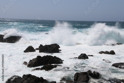 春の佐渡島。戸地の海。荒波の海岸。