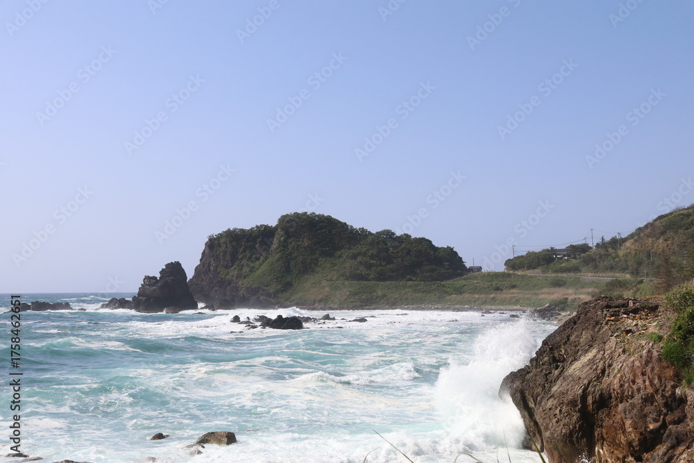 Fototapeta premium 春の佐渡島。鎮目サンセットパークより。