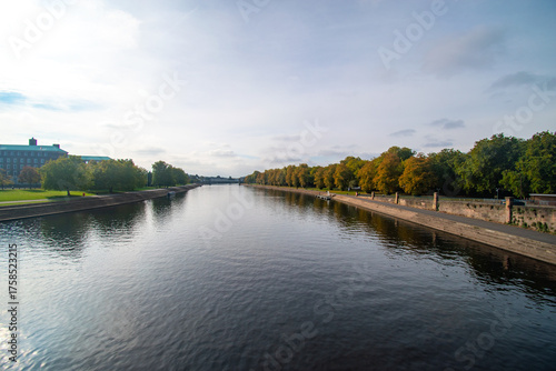 Fotografie A riverscape view over the river Trent in the morning.