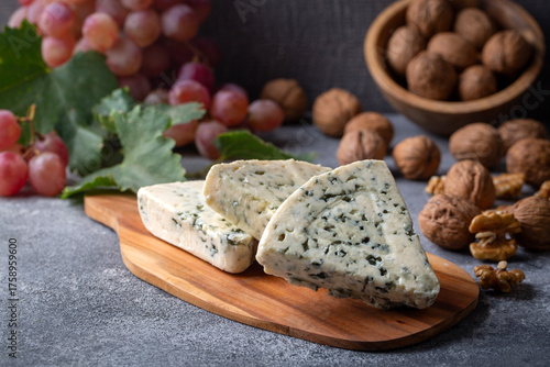 Sliced blue cheese - Roquef...