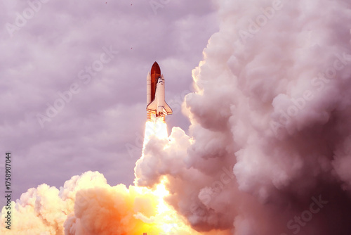 Fototapeta Naklejka Na Ścianę i Meble -  Launch space shuttle. Elements of this image furnished by NASA