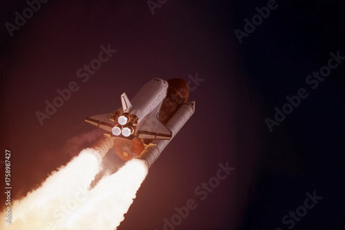 Fototapeta Naklejka Na Ścianę i Meble -  Launch space shuttle. Elements of this image furnished by NASA