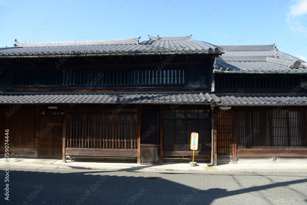 Fototapeta premium 奈良町の町並み 古い民家 奈良市