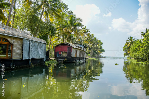 Foto Kerala backwaters and houseboat in Kumarakom is a top tourism attraction of Indi