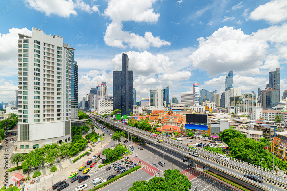 Naklejka premium City roads and skyscrapers in downtown of Bangkok, Thailand