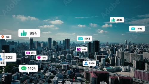 現代都市のドローン空撮とソーシャルメディアのコンセプトイメージ