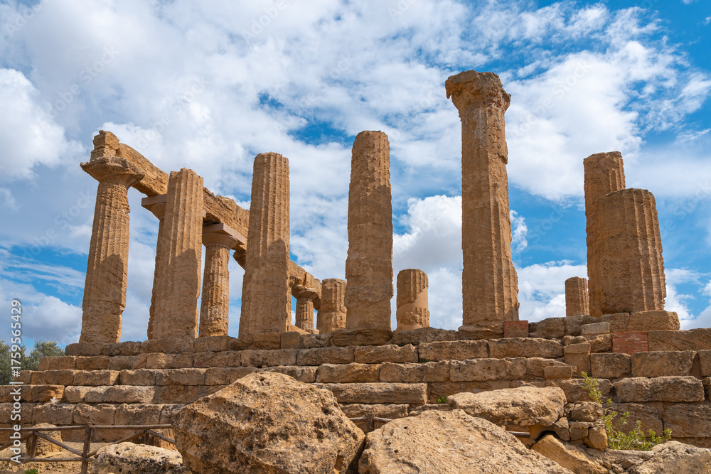 Fototapeta premium Temple of Juno ruins in Sicily, Valley of the Temples, Agrigento
