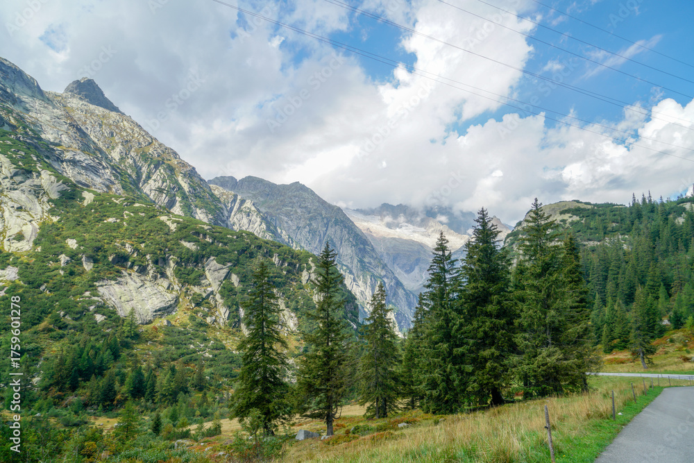 Obraz premium A mountain in the Swiss Alps range with snow on the top