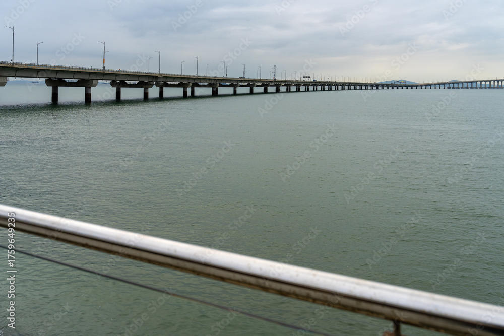 Obraz premium idyllic seascape with a long highway bridge and seaside railing