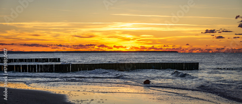 Fototapeta Naklejka Na Ścianę i Meble -  sandy beach on the embankment of Zelenogradsk
