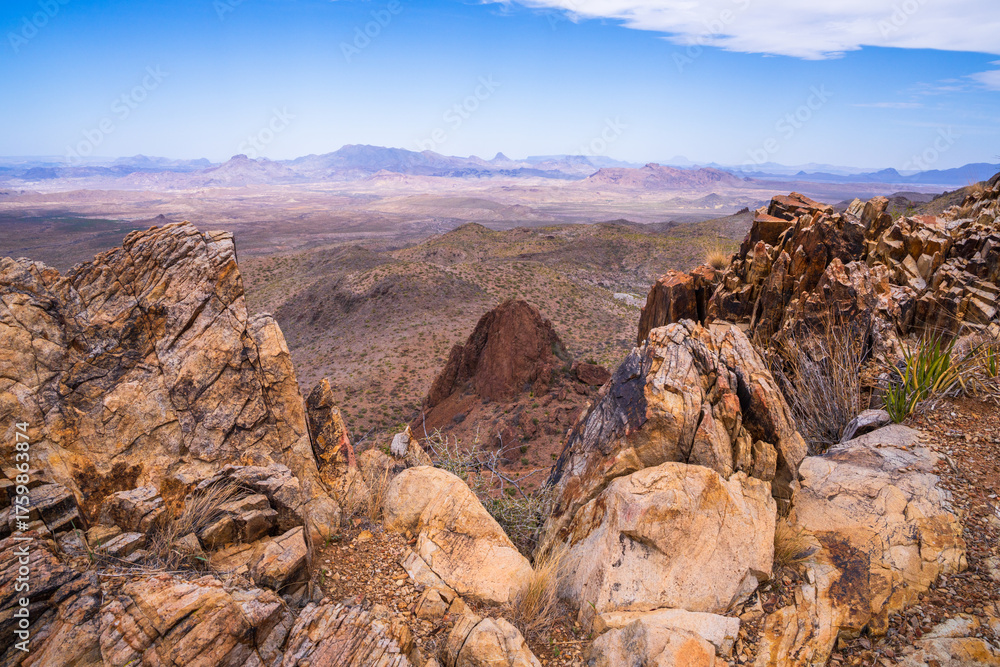 Obraz premium hiking in the beautiful nature of big bend national park in texas in the usa