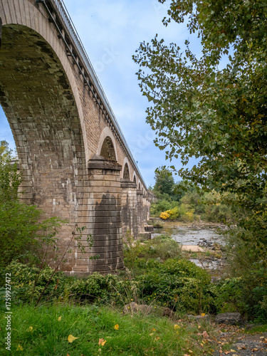 Pont des gorges de la Loire en France