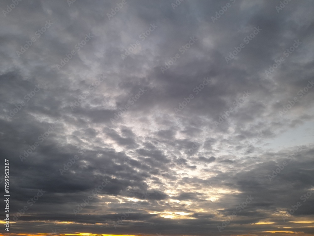 Fototapeta premium Dramatic Overcast Sky at Sunset with Orange Horizon