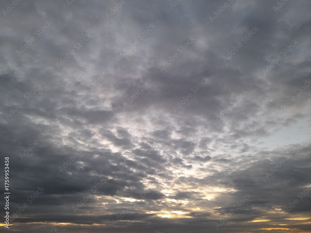 Fototapeta premium Dramatic Cloudy Sky at Sunset
