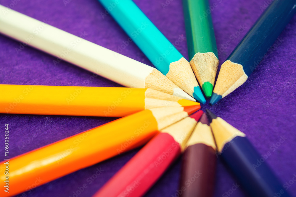 Naklejka premium Nine multicolored pencils on a purple felt background. Different colored pencils with space for text. Back to school. Art lessons.