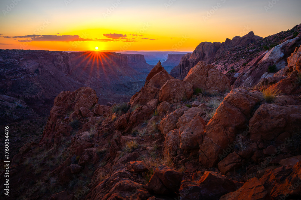 Fototapeta premium sunset near moab in canyonlands island in the sky in utah, usa