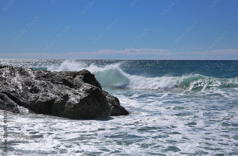 Fototapeta premium Crashing waves at Snapper Rocks, Coolangatta, QLD, Australia