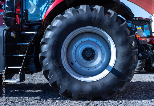 Tractor wheel