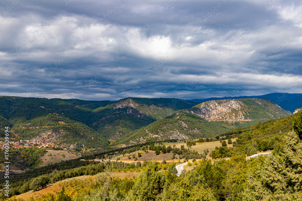 Naklejka premium Colorful mountain landscape with autumn foliage