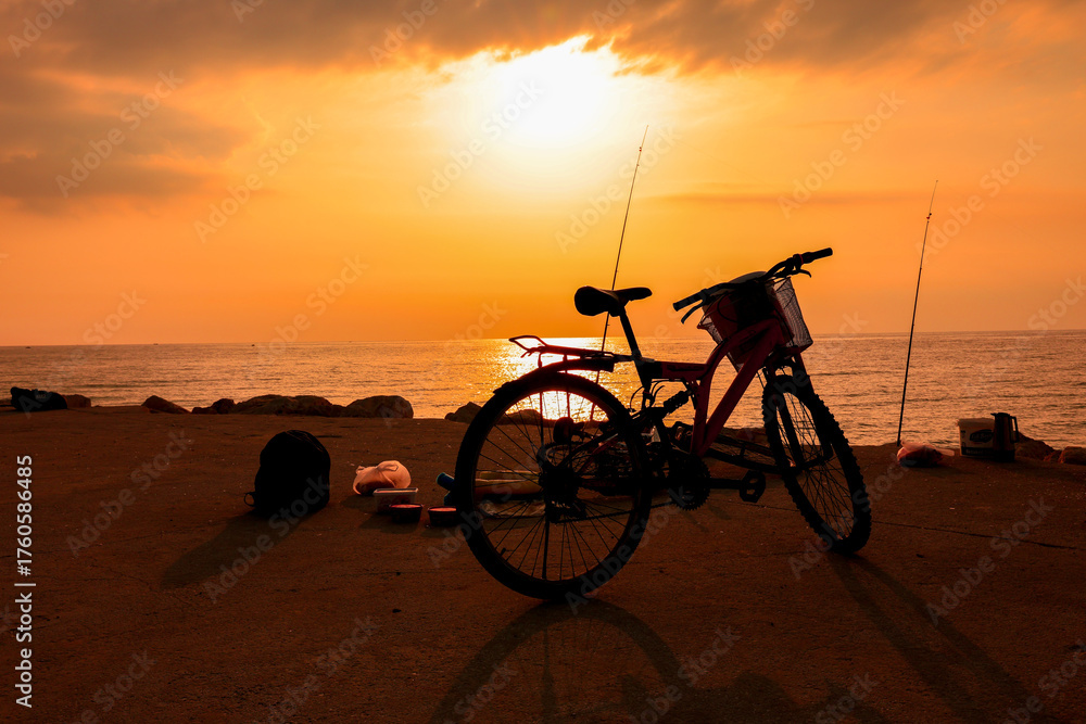 Fototapeta premium bike on the beach in morning