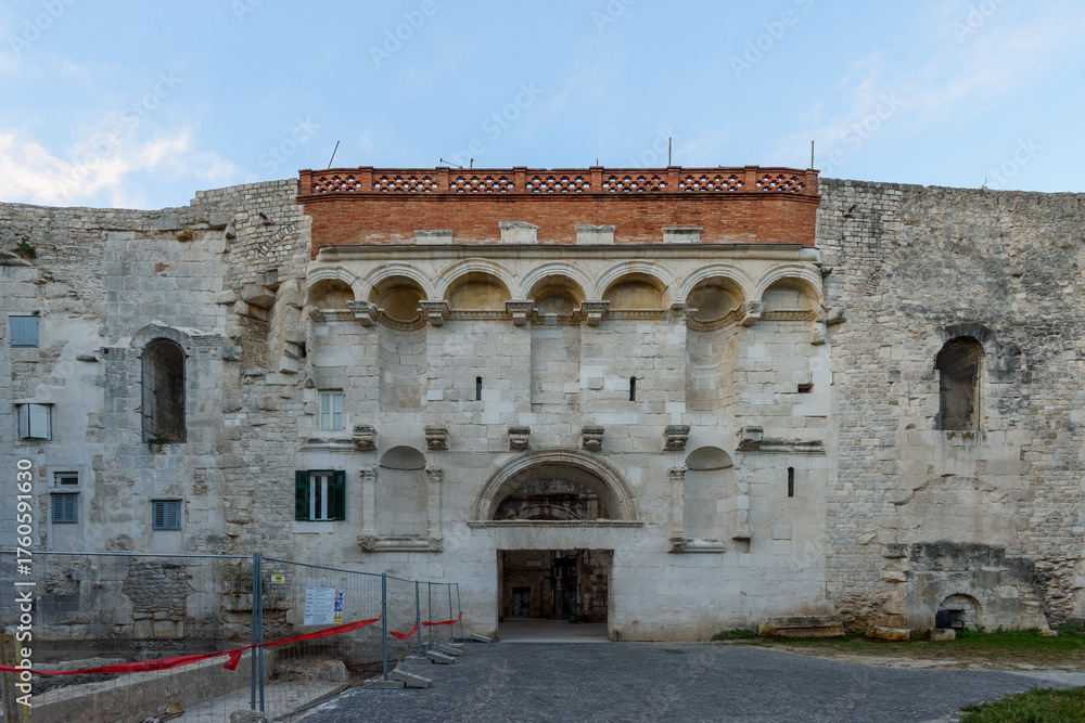 Fototapeta premium Palaca De Caris O Gerimia, Diocletian's Palace in Split, Croatia