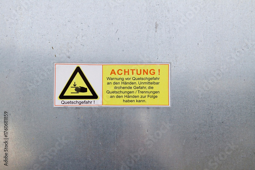 Warnschild Quetschgefahr