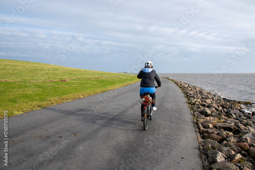 Radfahrer am Wattenmeer