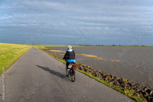 Radfahrer am Wattenmeer
