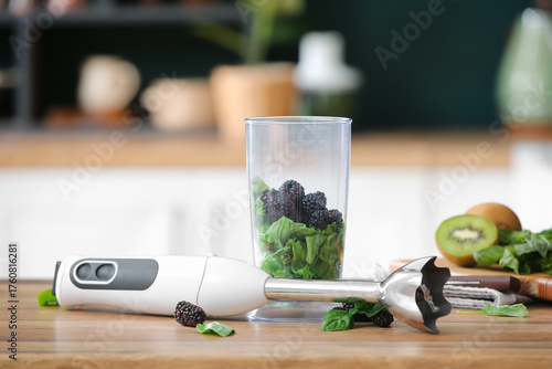 Hand blender with fresh bla...